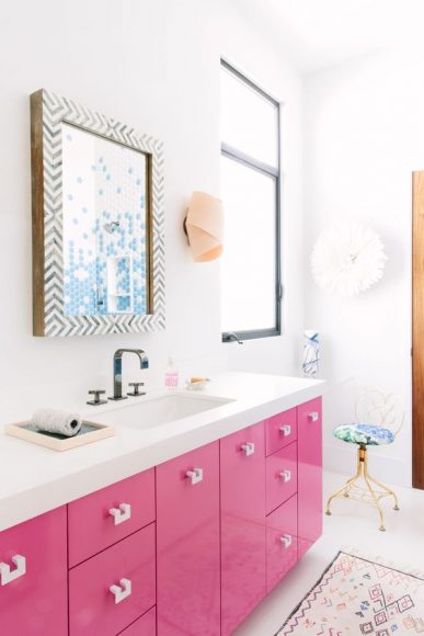 ¿Te atreverías con un baño rosa? 21 Baños de color rosa